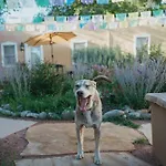 Dos Hermanas Casita 8 Downtown Courtyard Patio