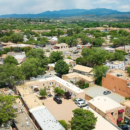 Dos Hermanas Casita 8 Downtown Courtyard Patio Holiday home *
