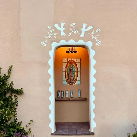 Dos Hermanas Casita 8 Downtown Courtyard Patio Holiday home
